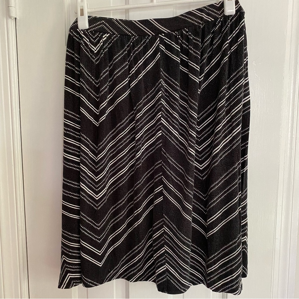 Chevron Print Skirt - Picture 3 of 4